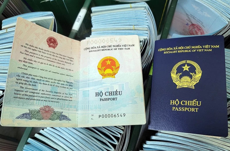 Quy định về đóng dấu xuất nhập cảnh hộ chiếu
