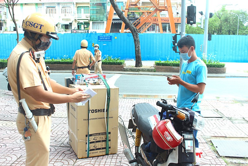 Shipper giao tủ lạnh trong mùa dịch là đúng hay sai?