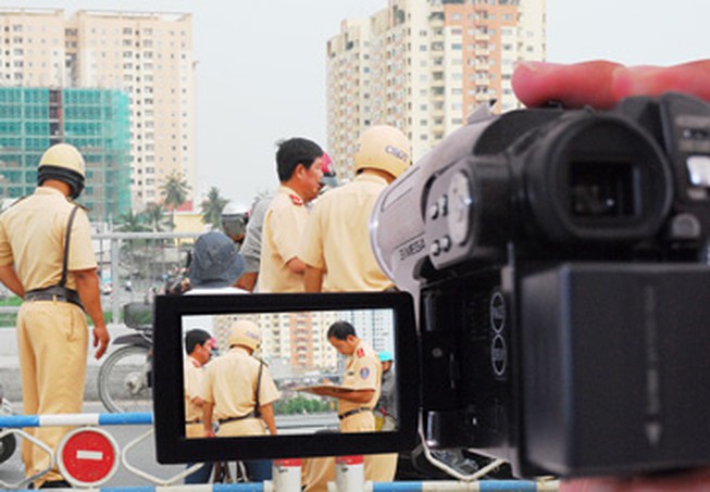 Có được quay phim chụp hình CSGT đang làm nhiệm vụ không ?