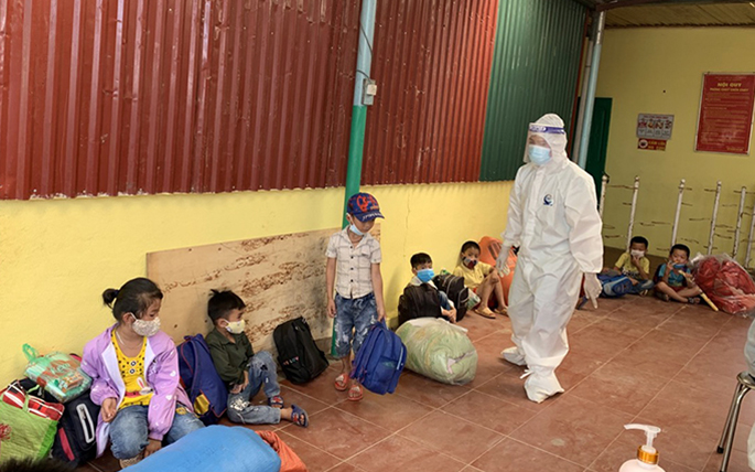 Hỗ trợ đối với trẻ em đang điều trị hoặc cách ly do Covid-19