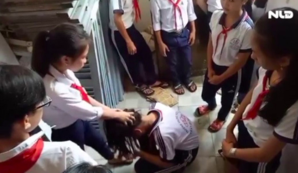 Học sinh đánh nhau ai sẽ chịu trách nhiệm bồi thường?