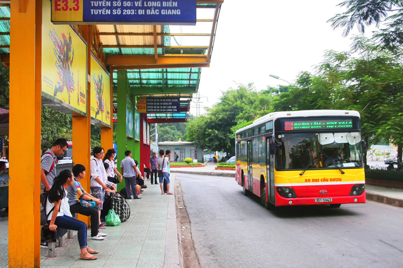 Dừng xe ở điểm đón khách của xe bus có thể bị xử phạt bao nhiêu tiền?