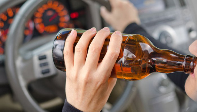 Uống rượu bia khi lái xe có bị phạt tù theo quy định của pháp luật?