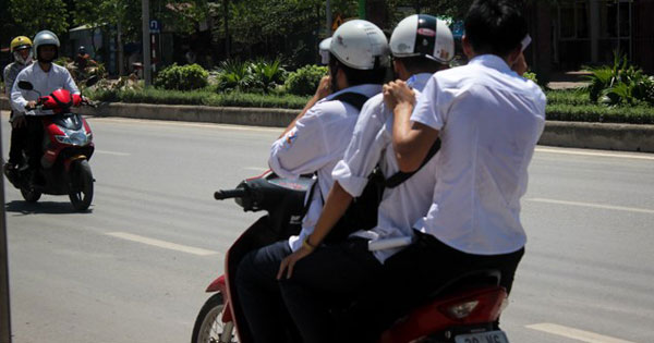 Xe máy chở quá số người theo quy định bị phạt bao nhiêu tiền?