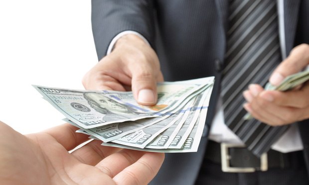 Điều kiện để người lao động được tạm ứng tiền lương