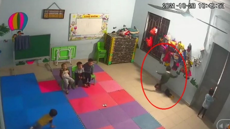 Trẻ đánh nhau tại trường mầm non, ai phải chịu trách nhiệm?