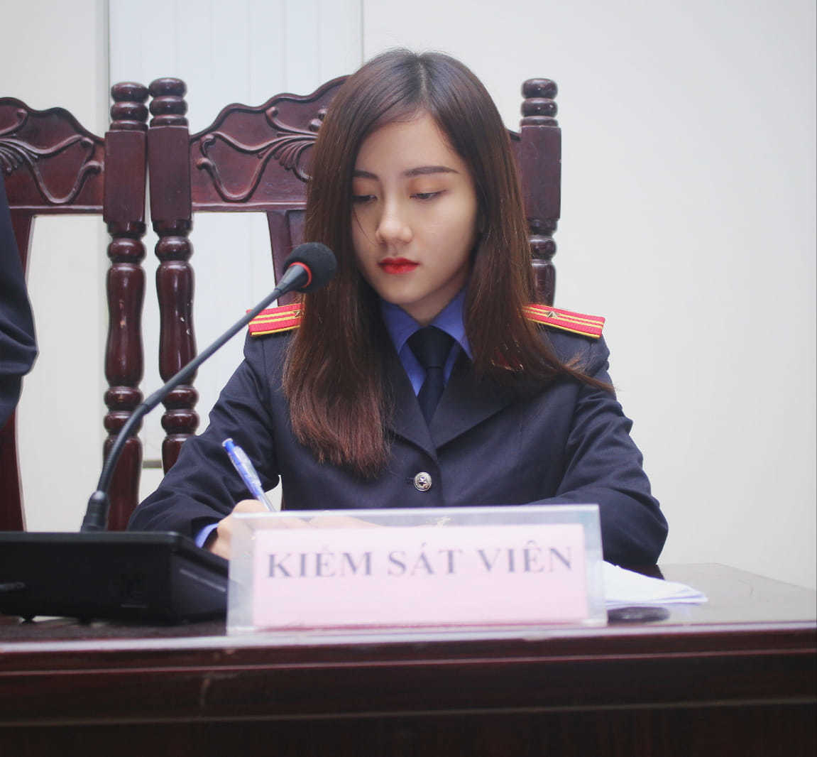 Viện kiểm sát nhân chỉ tuyển công chức nữ không quá 30 tuổi