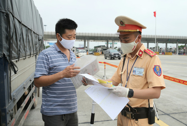 Bị tạm giữ giấy phép lái xe có còn được tham gia giao thông không?