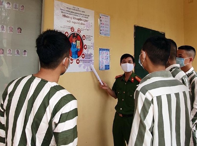 Một số quy định về việc gặp người thân trong trường hợp bị tạm giam