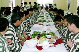 Chế độ ăn của người bị giam giữ đã được tăng lên