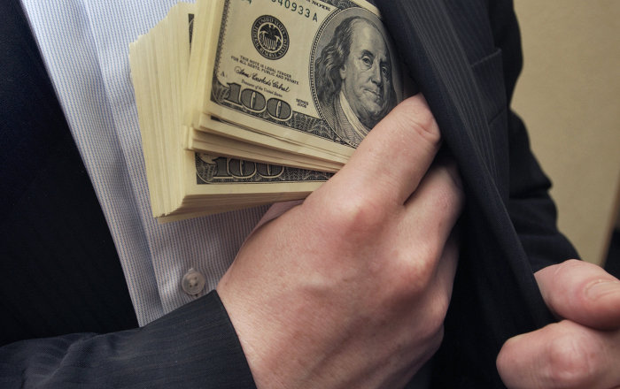 Người lao động tham ô tài sản của công ty có bị sa thải?