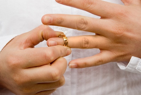 Chưa trả hết nợ chung thì có được ly hôn hay không?