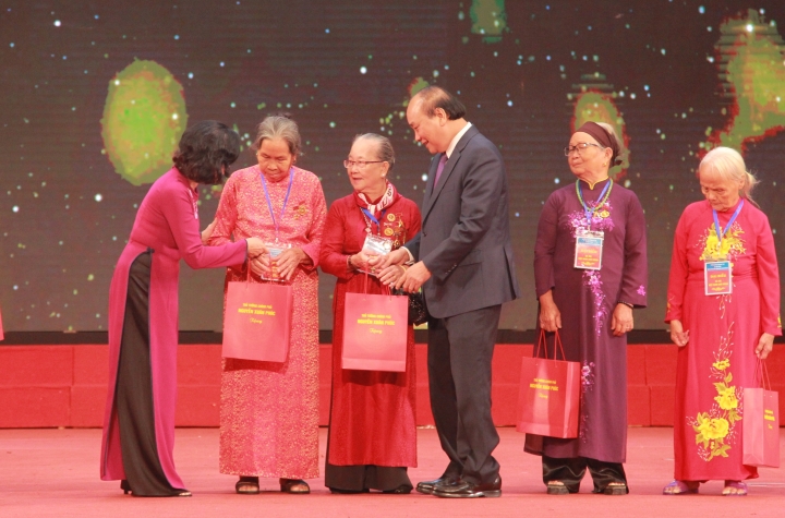 Chế độ ưu đã xã hội đối với Bà mẹ Việt Nam anh hùng