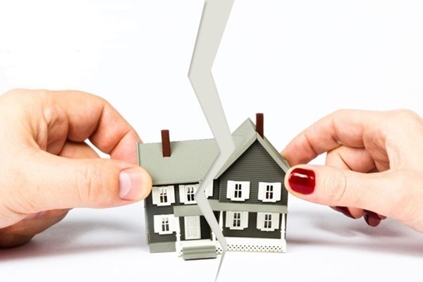 Xây nhà trên đất bố mẹ cho, ly hôn có chia tài sản