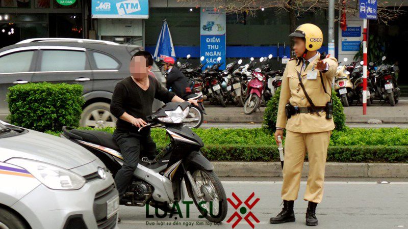 Cảnh sát giao thông được quyền dừng xe khi nào?