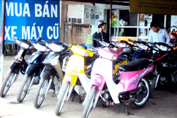 Thủ tục mua xe máy cũ tại cửa hàng