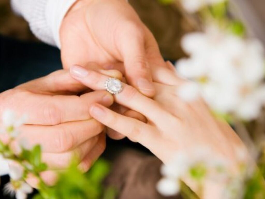 Luật hôn nhân gia đình cấm kết hôn trong họ hàng gần dựa trên cơ sở di truyền học nào?