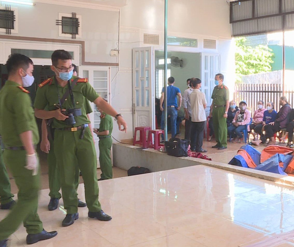 Con bị tâm thần sát hại cha đẻ có bị tù không