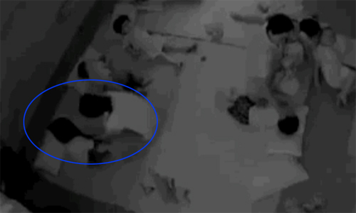 Công an vào cuộc điều tra bảo mẫu dùng túi nilon bịt đầu bé trai tại Yên Bái