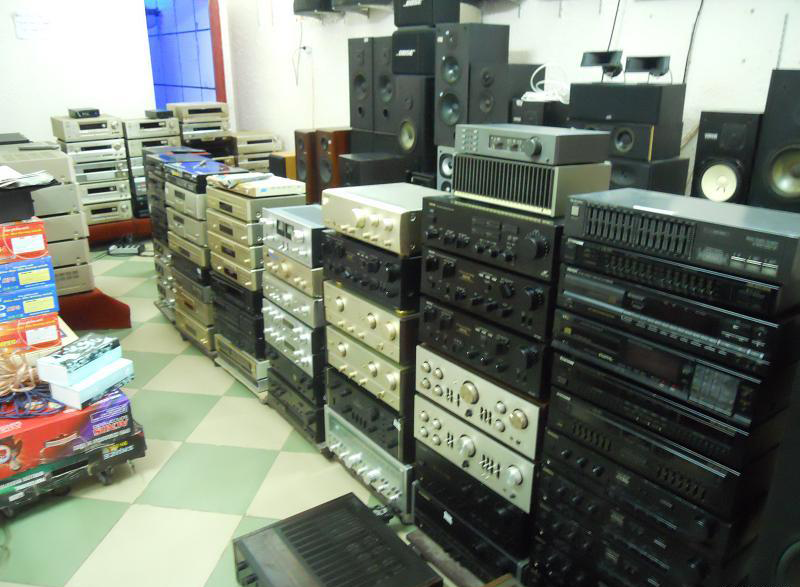 Đồ điện tử cũ gửi về Việt Nam cho người nhà được không