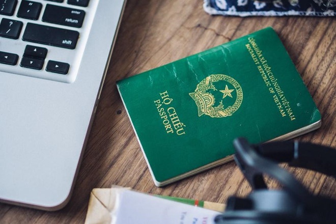 Làm hộ chiếu gắn chíp online
