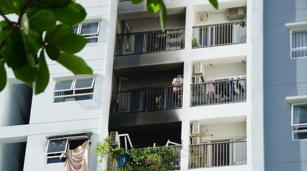 Ném đồ từ ban công chung cư xuống có bị phạt không?