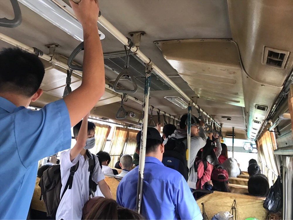 Phụ xe quay lén hành khách trên xe bus có phạm tội không