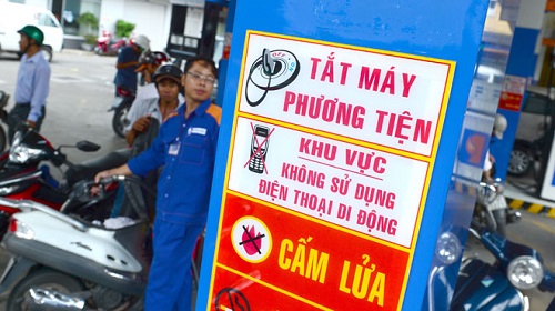 Sử dụng điện thoại trong cây xăng có bị phạt không