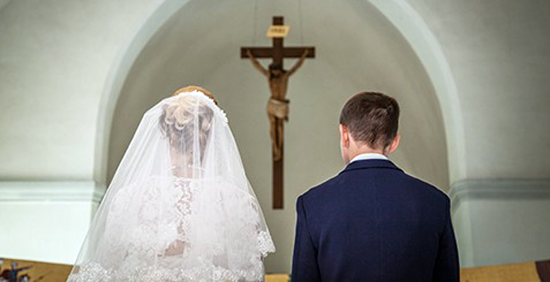 Hôn nhân tự nhiên và hôn nhân Công giáo giống và khác nhau ở điểm nào?
