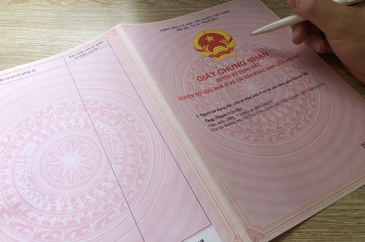 Thêm tên vợ vào sổ đỏ có mất tiền không?