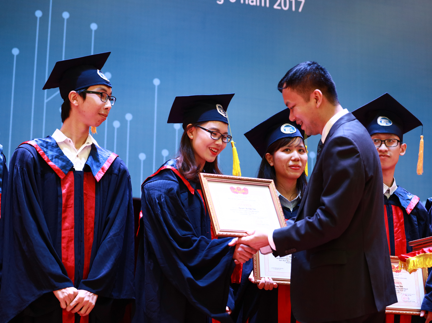 Chế độ chính sách đối với học sinh, sinh viên