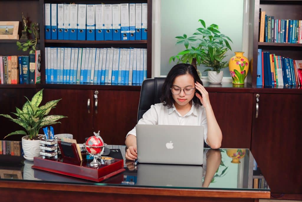 Có cần phải báo trước ngày hết hạn hợp đồng với NLĐ không?