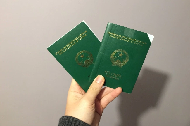 Có được cho người khác mượn hộ chiếu để xuất cảnh không?