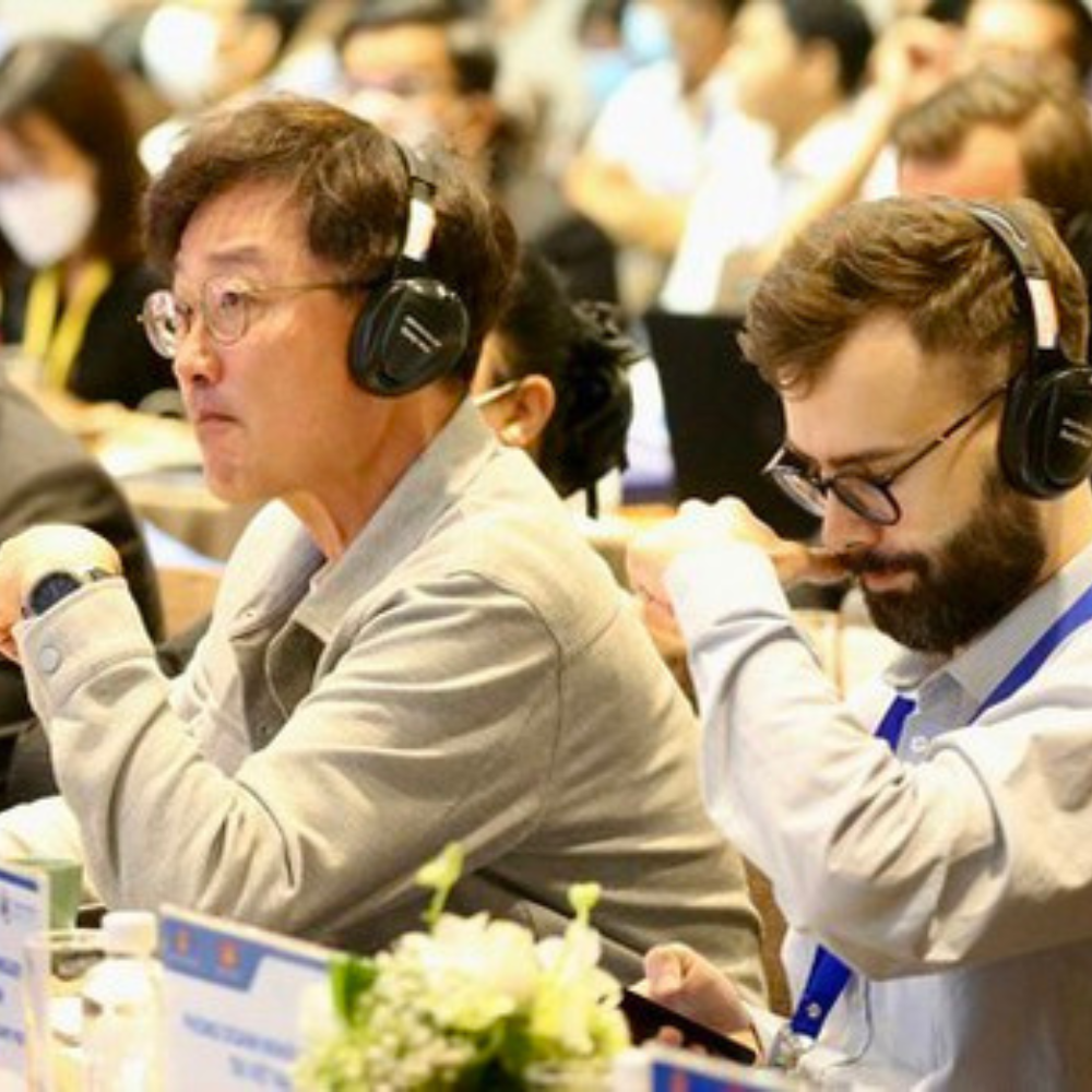 Hộ chiếu của người người ngoài đã hết hạn thì có được gia hạn Giấy phép lao động không?