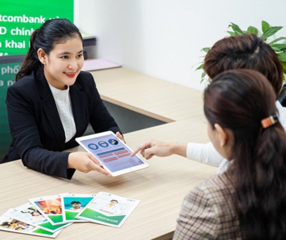 Tuýt còi ngân hàng ép khách mua bảo hiểm
