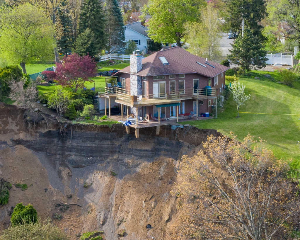 Đất đồi có được xây nhà không?