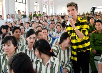 Có được phép mang tiền vào buồng tạm giam không năm 2022?