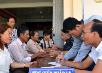 Con có được nhờ bố mẹ yêu cầu trợ giúp pháp lý hay không?