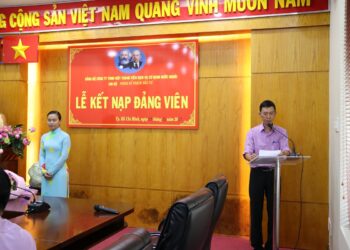 Đảng viên xin ra khỏi Đảng để định cư nước ngoài