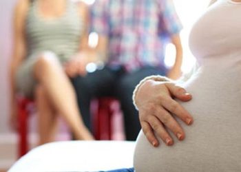 Người mang thai hộ vì mục đích nhân đạo không có quyền nào? 