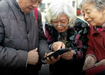 Người trên 80 tuổi có được đứng tên sổ đỏ không?