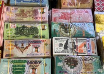 Sử dụng tiền âm phủ để được nhận chuyển tiền thì bị xử lý về tội gì?