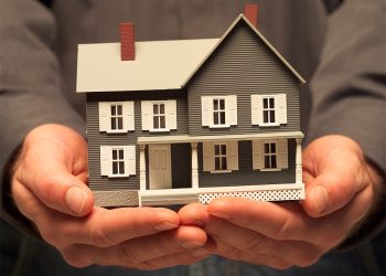 Tặng cho con mảnh đất thì có cần đăng ký biến động hay không?