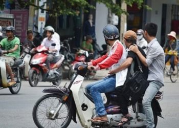 Xe máy được chở 3 người trong trường hợp nào?