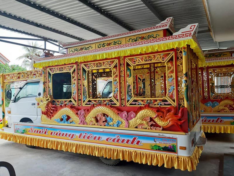 Xe tang có quyền vượt qua không?