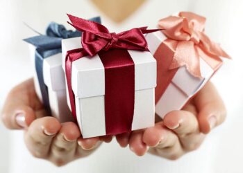 Cho tặng tài sản có phải nộp thuế không?