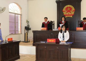 Đương sự có được yêu cầu thay đổi thư ký toà án không?