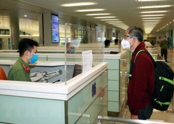 Người có tiền án tiền sự có được đi nước ngoài không?