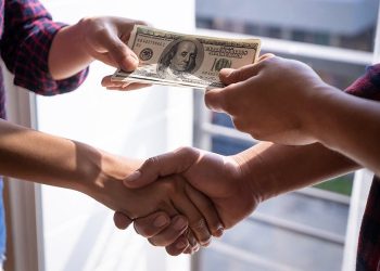 Tiền lương là tài sản chung hay riêng?
