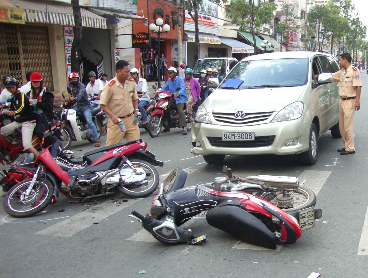 Cho người chưa đủ tuổi mượn xe máy gây tai nạn xử lý thế nào?